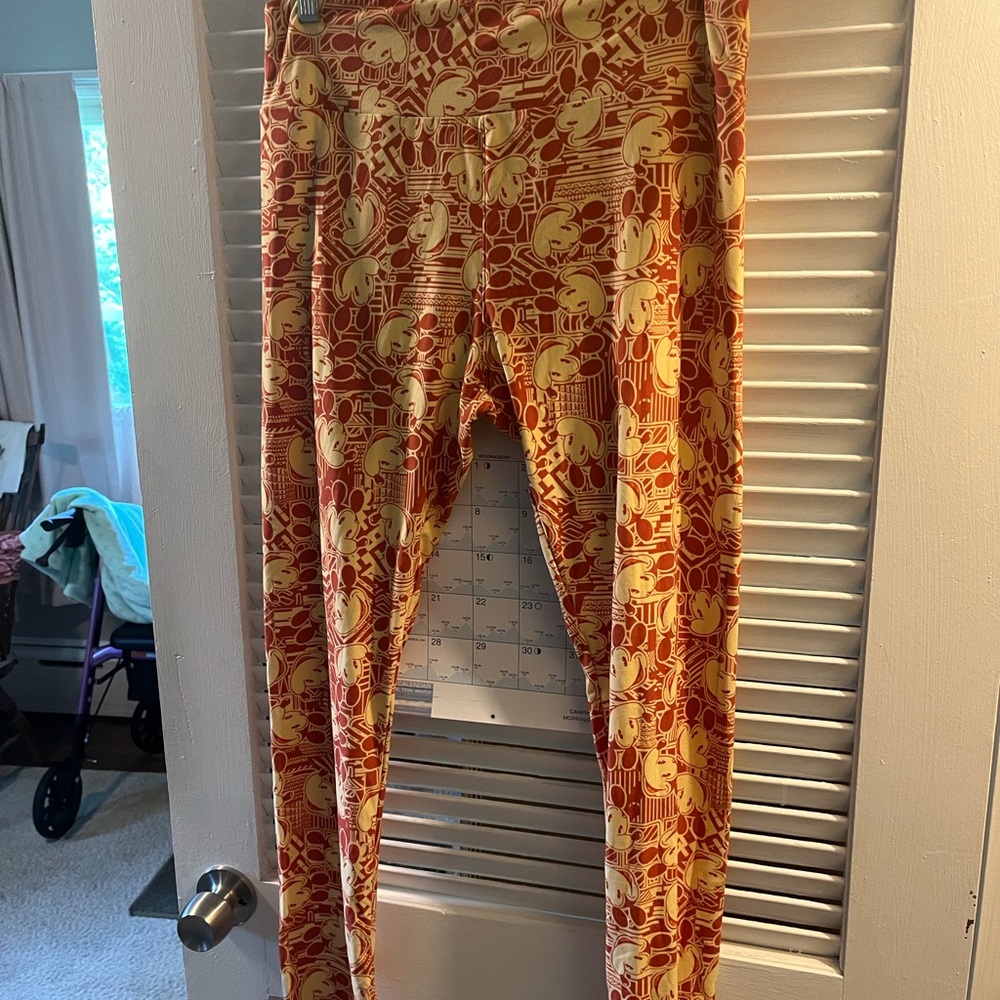 Disney LulaRoe leggings, size T&C. Mickey Mouse.